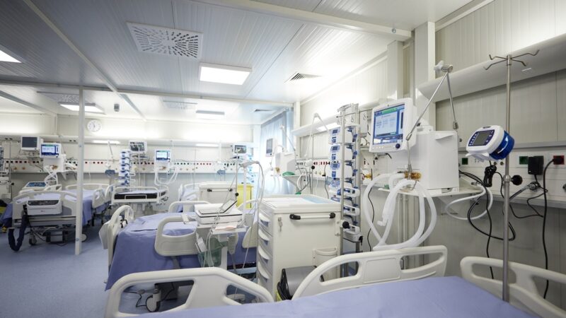 Covid-19: Ασθενείς που νοσηλεύτηκαν με βαριά συστημική φλεγμονή κινδυνεύουν να πεθάνουν μέσα στον επόμενο χρόνο