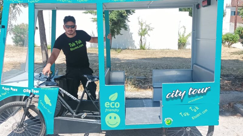 Δείτε σε βίντεο το μοναδικό eco friendly tuk tuk τετραθέσιο ποδήλατο με ηλεκτροκίνηση  από τον Νεκτάριο Πολίτη.